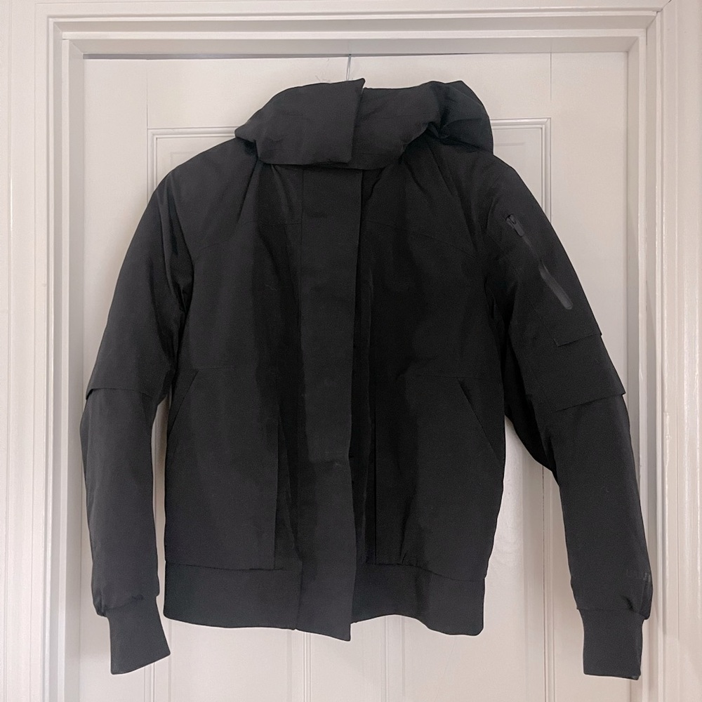 NWOT Lululemon Winter Warrior Bomber - Size 6